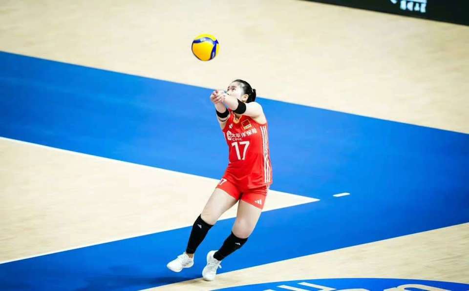 开云体育-关于C罗技术犯规送分，中国女排主帅怒摔战术板！的信息