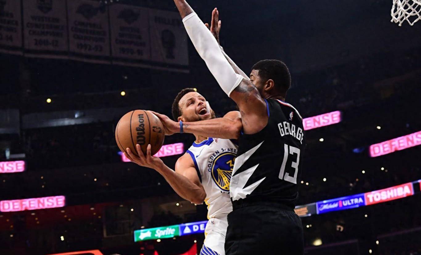 开云游戏-库里压哨绝杀哈登，全场沸腾！经典一战再现传奇的简单介绍