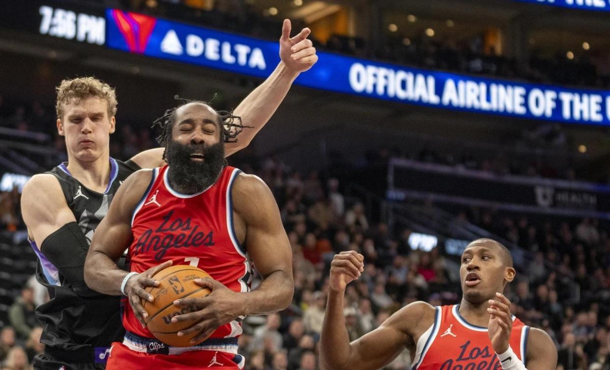 开云体育-包含重返赛场首场状态出色，快船观众沸腾！，德罗巴重返赛场引发球迷热议的词条