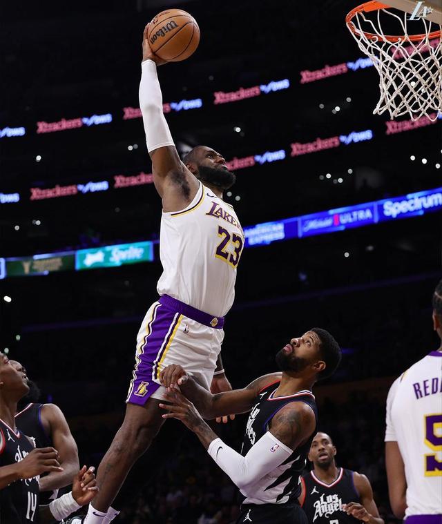 开云- 勇士官方晒巴特勒赛场照新 