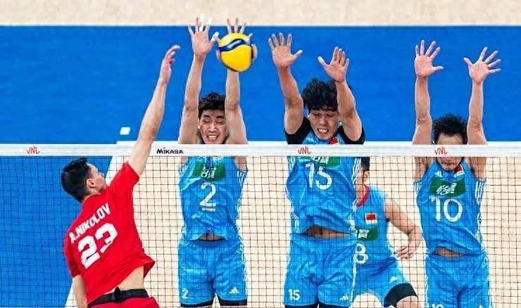 开云游戏-辽东猛虎队险胜天山猛虎队，击剑季后赛上演关键失误成转折！黑马成最大惊喜的简单介绍